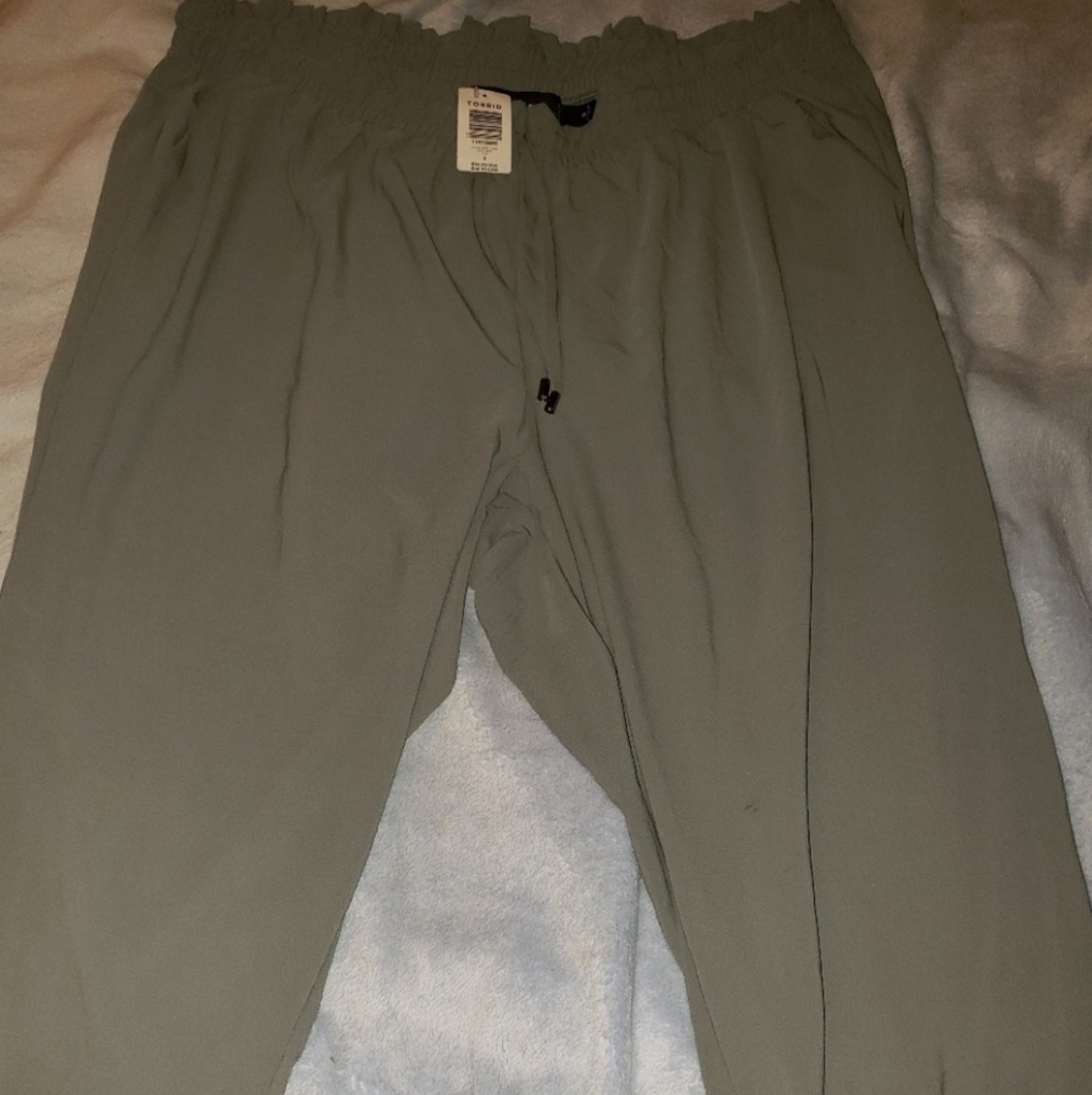 Torrid gray pants size 3 new with Tags